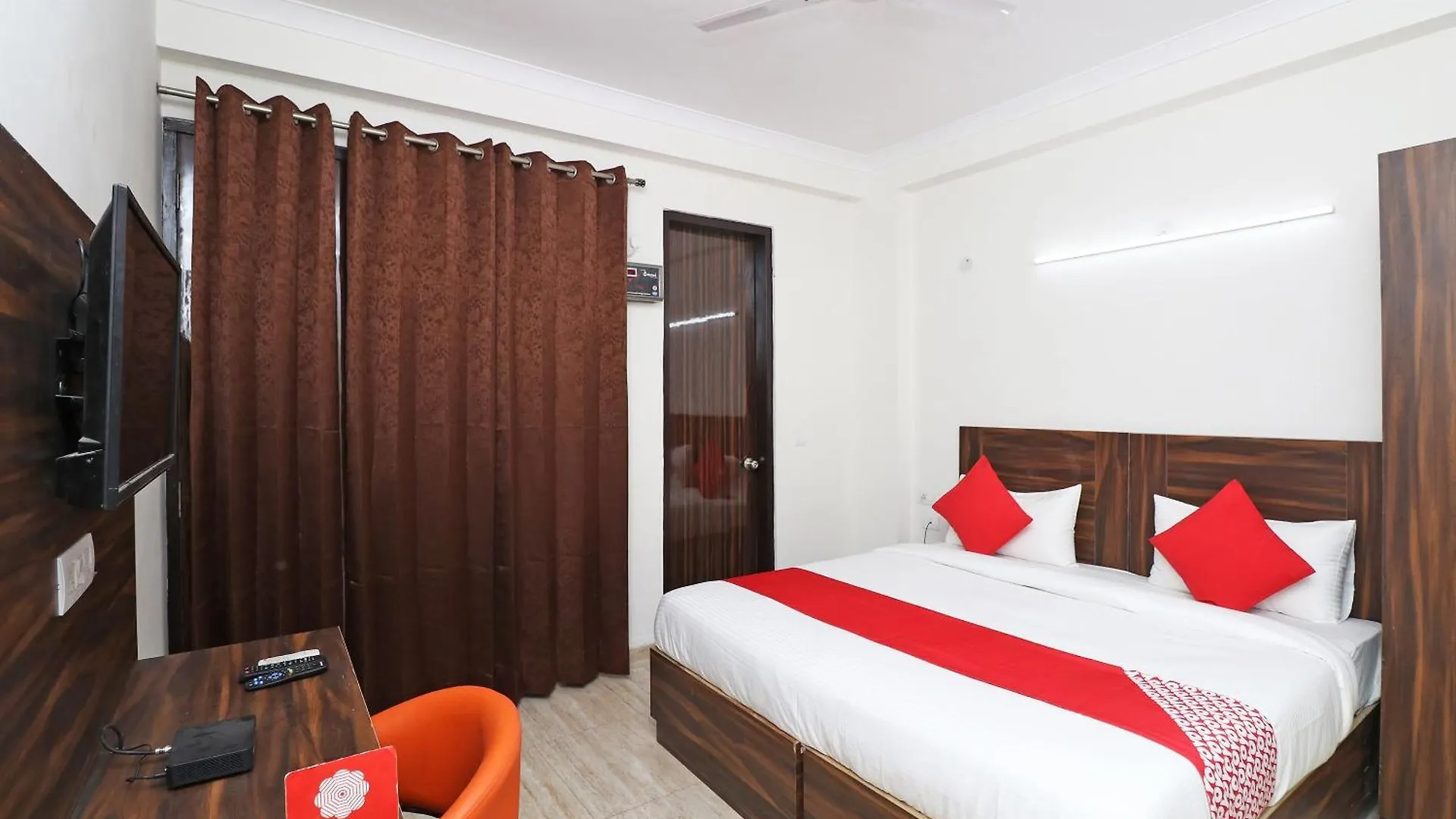 Hotel O N R Residency Gurgaon Indien