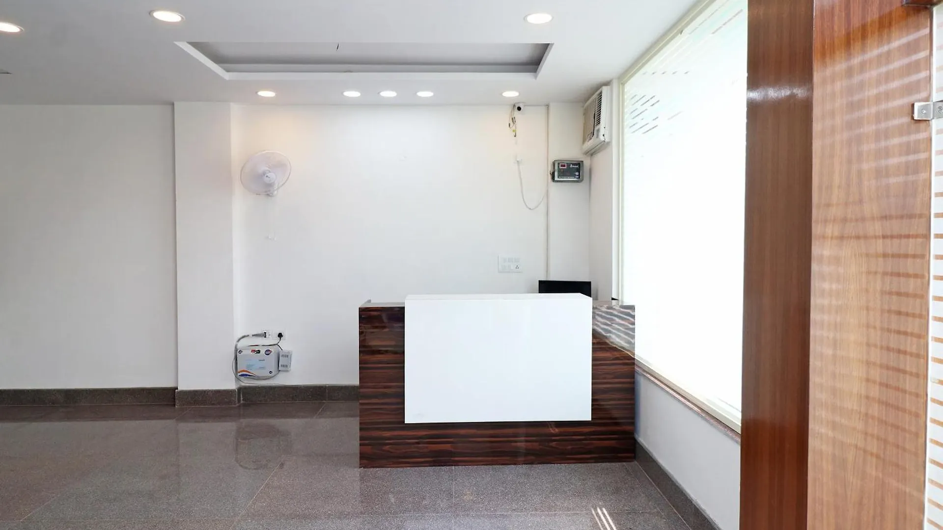 Hotel O N R Residency Gurgaon Indien